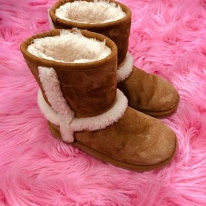 Little kids UGGS USED only a few times.